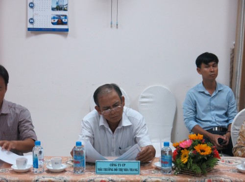 Đại diện Công ty CP Môi trường đô thị Nha Trang (Phó khối).