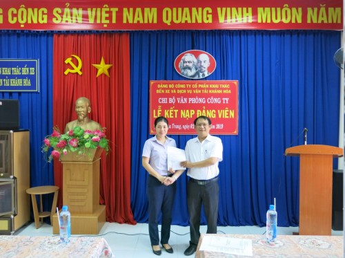 LỄ KẾT NẠP ĐẢNG VIÊN MỚI 