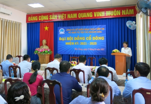 Bà Nguyễn Thị Tuyết Nhung tuyên bố lý do, giới thiệu đại biểu, báo cáo kết quả thẩm tra tư cách cổ đông, thông qua thể lệ làm việc và nhân sự của Chủ tọa đoàn, Thư ký, Ban kiểm phiếu.