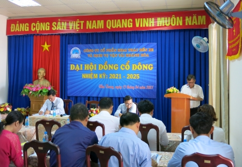 Ông Trần Huy Hoàng - Chủ tịch HĐQT báo cáo kết quả hoạt động của HĐQT và từng thành viên HĐQT năm 2020 và nhiệm kỳ 2015-2020.
