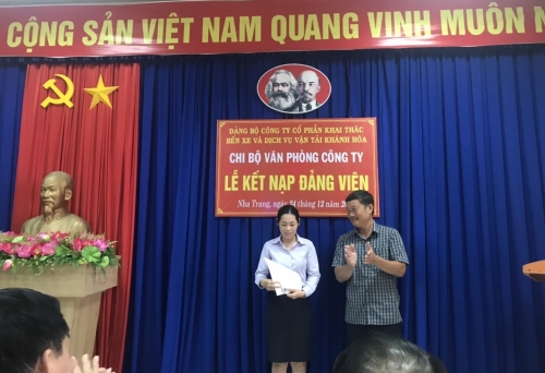 LỄ KẾT NẠP ĐẢNG VIÊN MỚI 