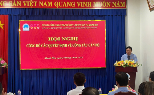 Ông Ngô Văn Định - Tổng Giám đốc Công ty phát biểu giao nhiệm vụ mới cho các cán bộ được bổ nhiệm