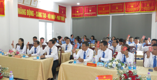 Đại hội biểu quyết thông qua Nghị quyết Đại hội